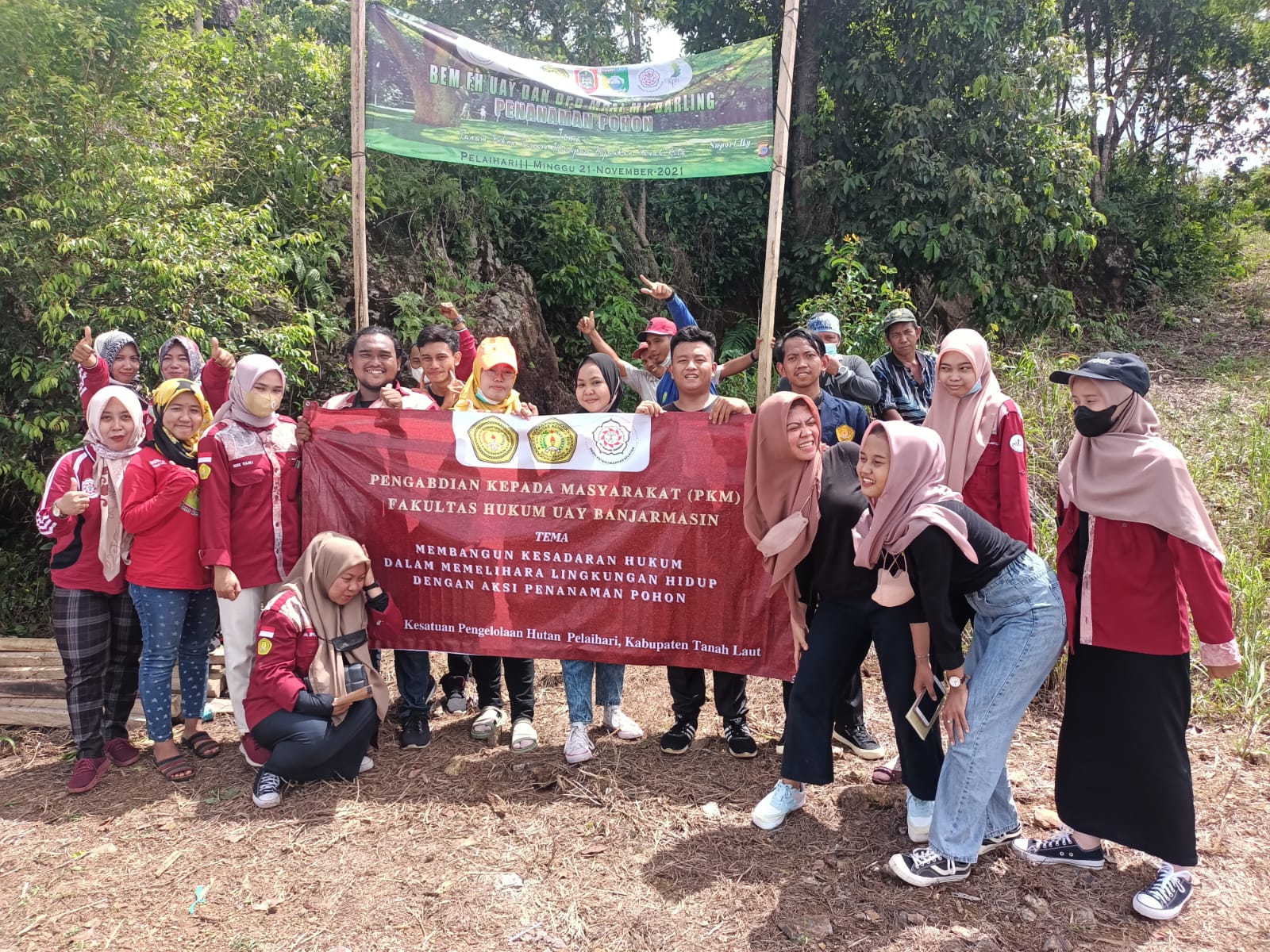Universitas Achmad Yani  Banjarmasin melalui Fakultas Hukum Melakukan Pengabdian Masyarakat dan Penanaman Pohon Di Pelaihari
